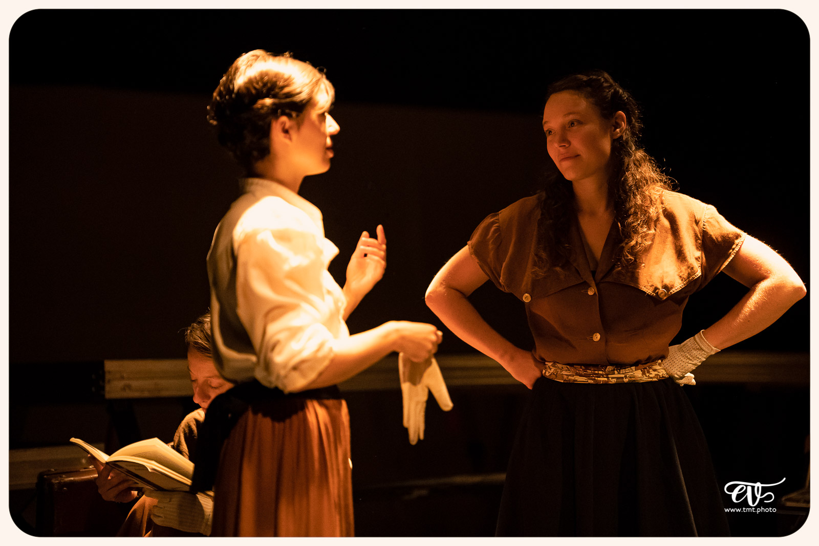 LA MESNIE H. - UN JOUR D'ÉTÉ